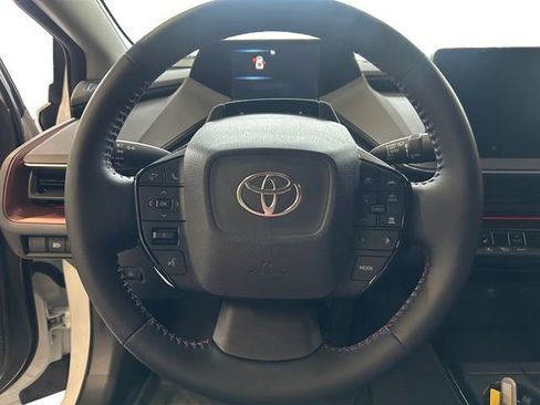 Used 2025 Toyota Prius Plug-In Hybrid image 13