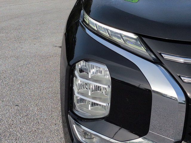 Used 2025 Mitsubishi Outlander SE FWD image 10
