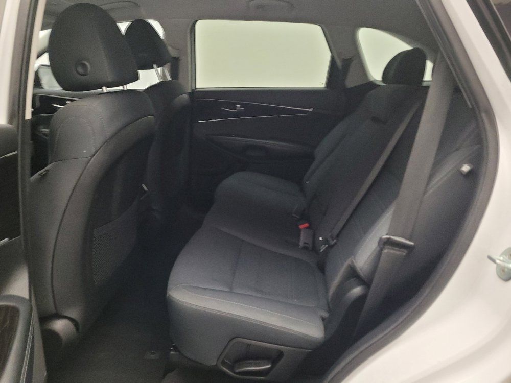 Used 2019 Kia Sorento FWD image 18