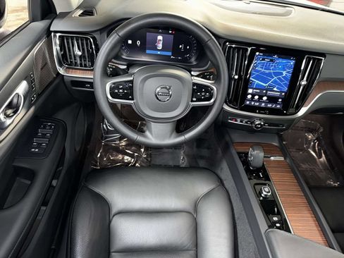 Used 2024 Volvo S60 B5 Plus w/ Climate Package FWD image 4