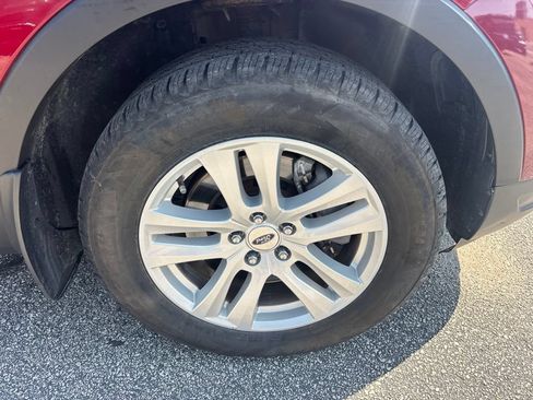 Used 2019 Ford Explorer XLT w/ Equipment Group 202A AWD/4WD image 11