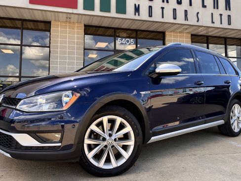 Used 2017 Volkswagen Golf Alltrack SE AWD/4WD image 2