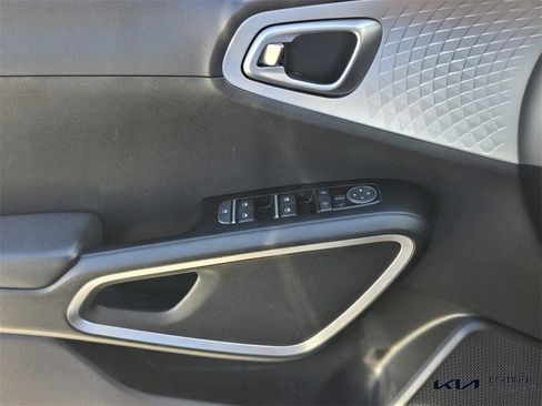 Certified 2023 Kia Soul LX image 32