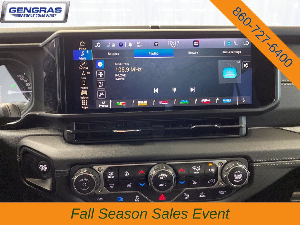 Used 2024 Jeep Wrangler Unlimited Sahara w/ Technology Group AWD/4WD image 18