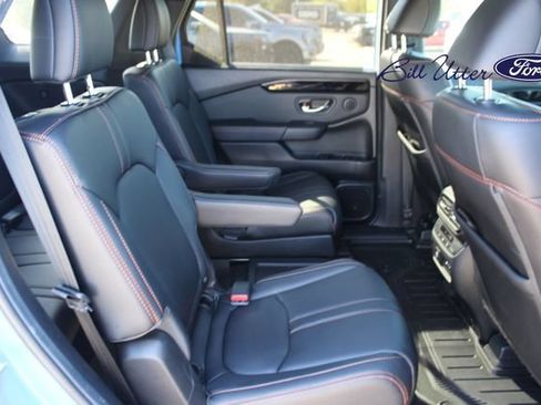 Used 2025 Honda Pilot TrailSport image 13