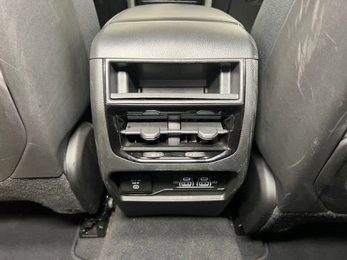Used 2024 Jeep Grand Cherokee Altitude AWD/4WD image 11
