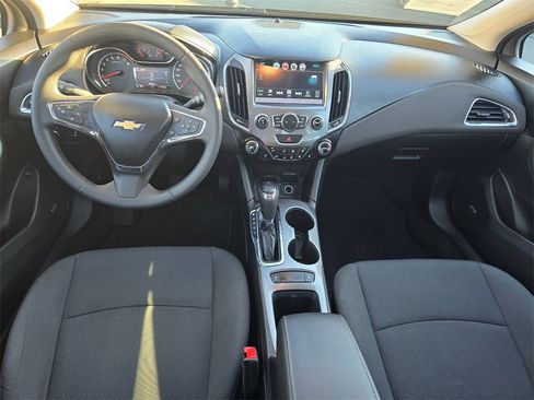 Used 2017 Chevrolet Cruze LT image 18