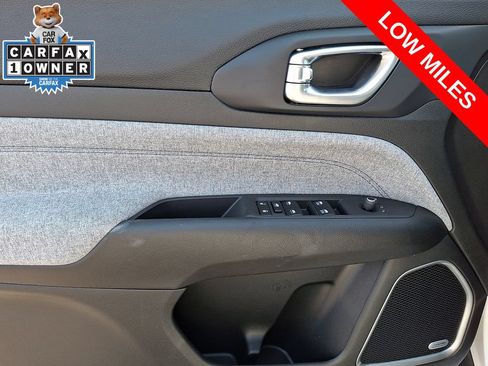 Used 2023 Jeep Compass Latitude w/ Sun and Sound Group AWD/4WD image 12