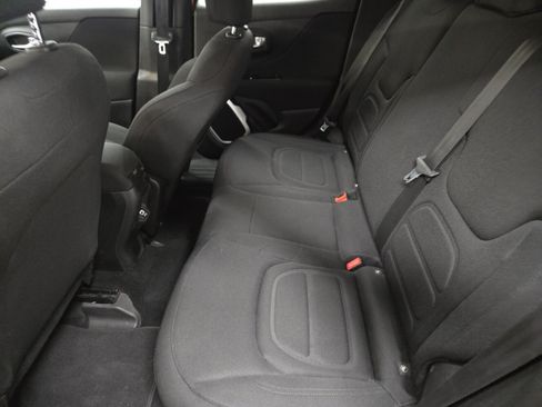 Used 2018 Jeep Renegade Latitude FWD image 8