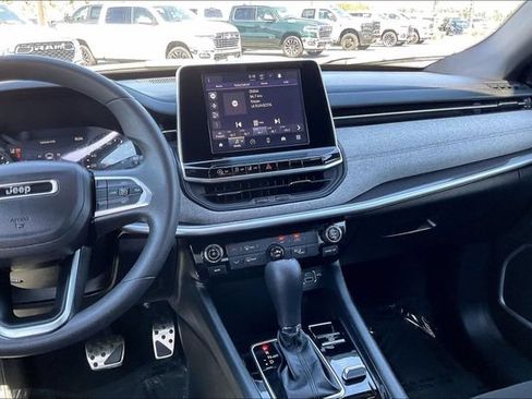 Used 2025 Jeep Compass Sport AWD/4WD image 5