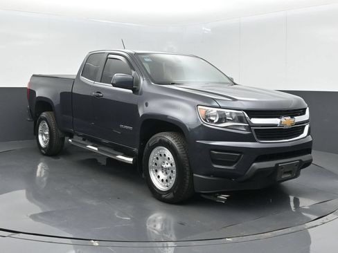 Used 2017 Chevrolet Colorado W/T w/ WT Convenience Package RWD image 3