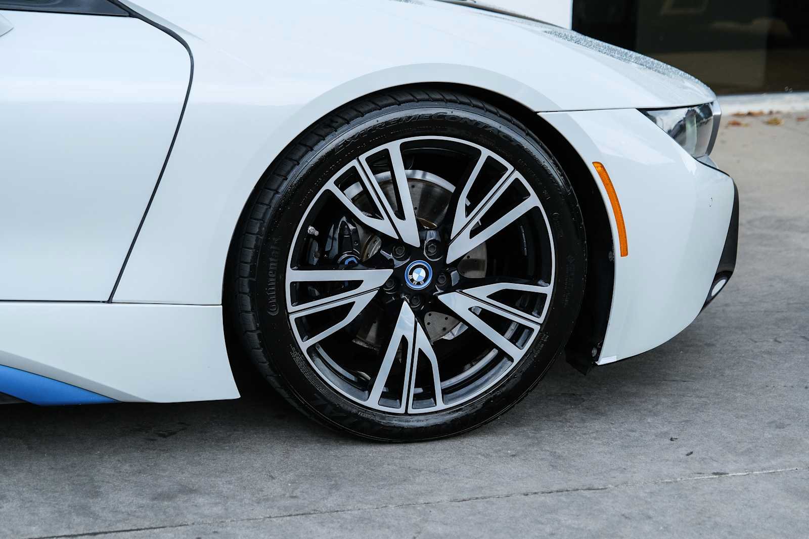 Used 2015 BMW i8 AWD/4WD image 9