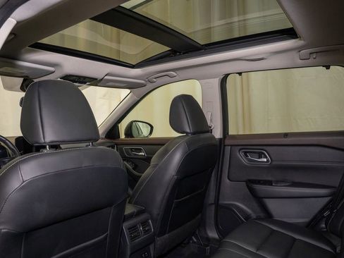 Used 2021 Nissan Rogue SL w/ Premium Package image 10