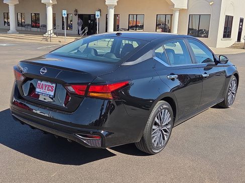 Used 2025 Nissan Altima 2.5 SV image 4