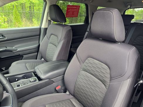 Certified 2025 Nissan Pathfinder SV AWD/4WD image 14