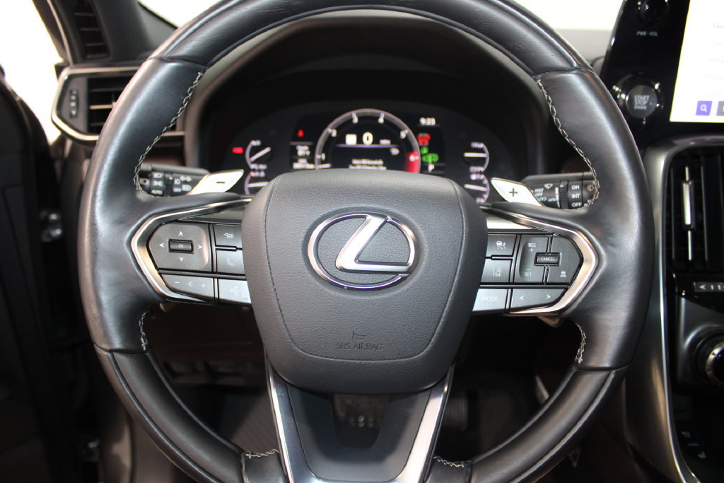 Used 2024 Lexus LX 600 4WD w/ Luxury Package image 39