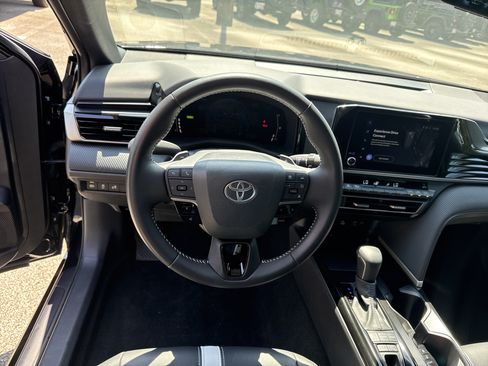 Used 2025 Toyota Camry SE w/ Convenience Package FWD image 23