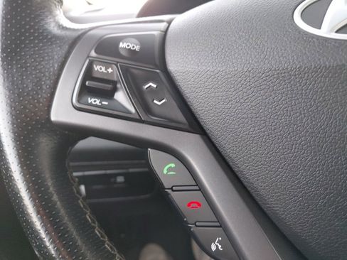 Used 2016 Hyundai Veloster Turbo image 30