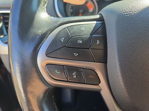 Used 2019 Jeep Cherokee Limited image 21