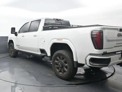 Used 2024 GMC Sierra 2500 AT4 w/ AT4 Premium Plus Package AWD/4WD image 3