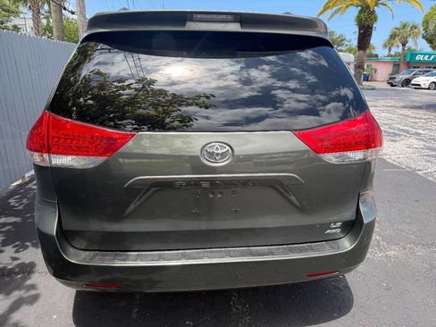 Used 2014 Toyota Sienna LE AWD/4WD image 13