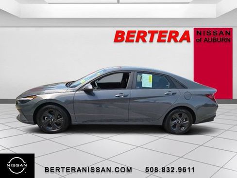 Used 2023 Hyundai Elantra SEL w/ Cargo Package FWD image 1
