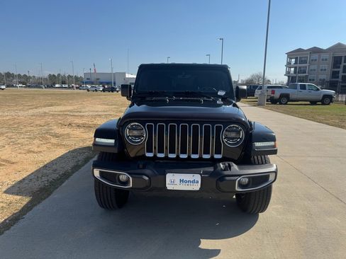 Used 2018 Jeep Wrangler Unlimited Sahara image 20