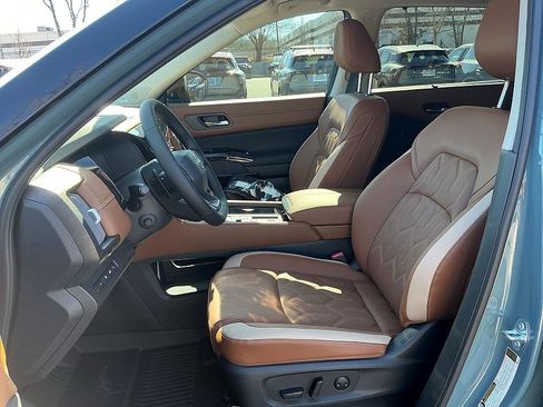 New 2026 Nissan Pathfinder Platinum image 12