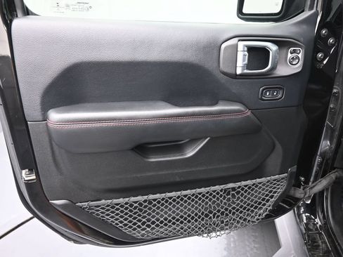 Used 2018 Jeep Wrangler Unlimited Rubicon w/ Dual Top Group AWD/4WD image 14
