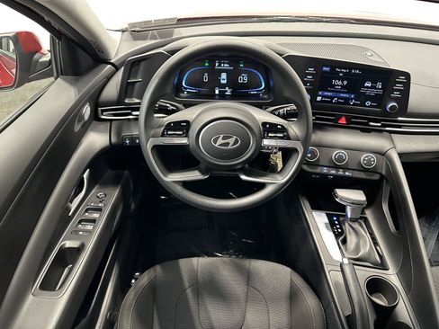 Certified 2024 Hyundai Elantra SE FWD image 19