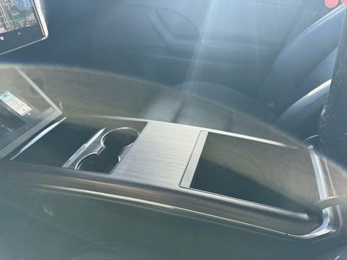 Used 2022 Tesla Model X image 18