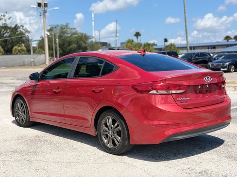 Used 2017 Hyundai Elantra SE FWD image 3