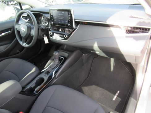 Used 2020 Toyota Corolla LE image 11