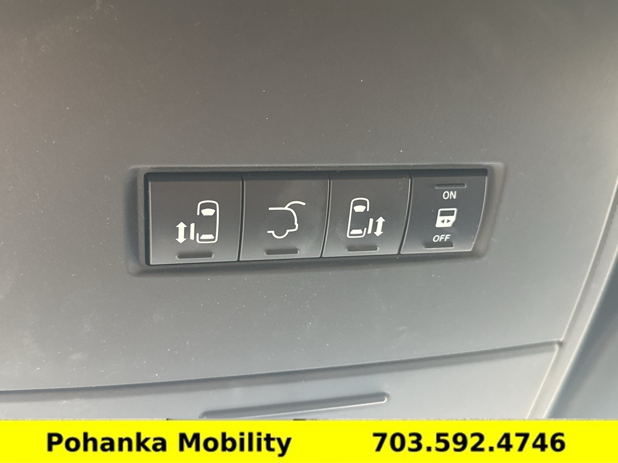 Used 2017 Dodge Grand Caravan SXT FWD image 6