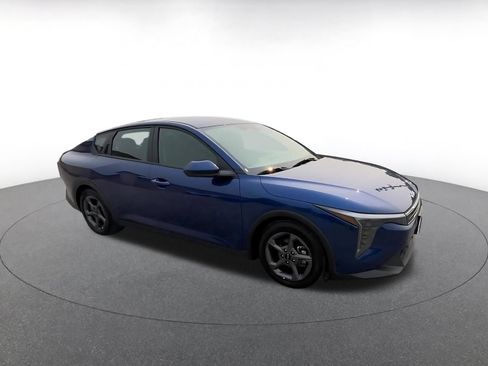 Used 2025 Kia K4 FWD image 2