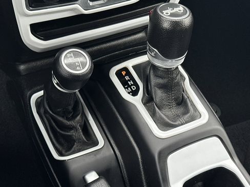 Used 2018 Jeep Wrangler Sport image 17