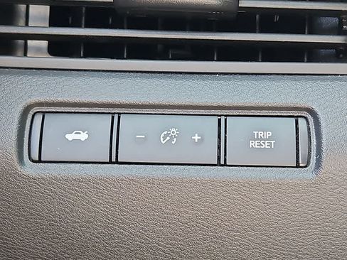 Used 2025 Nissan Altima 2.5 SV FWD image 21