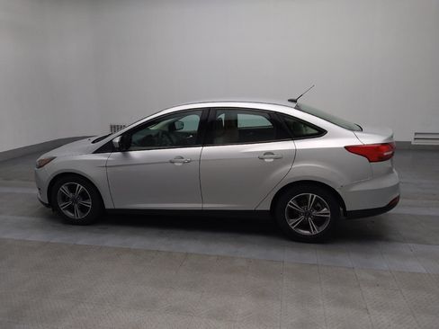 Used 2018 Ford Focus SE w/ SE Appearance Package FWD image 3