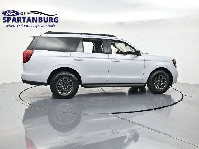 Used 2025 Ford Expedition Active RWD image 2
