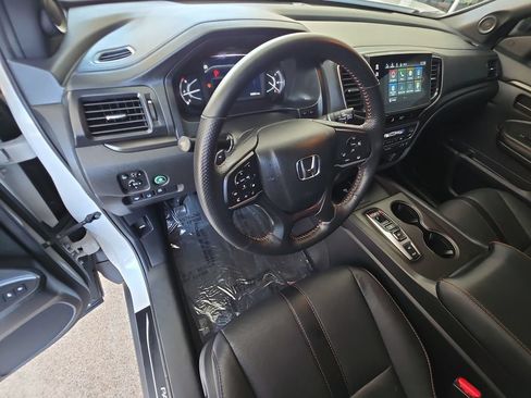 Used 2025 Honda Passport TrailSport image 10