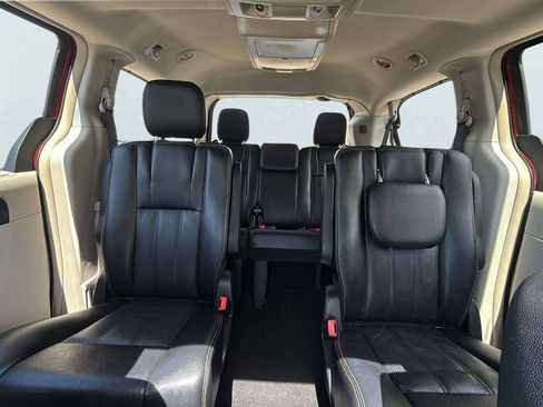 Used 2015 Chrysler Town & Country Touring-L w/ Driver Convenience Group FWD image 18
