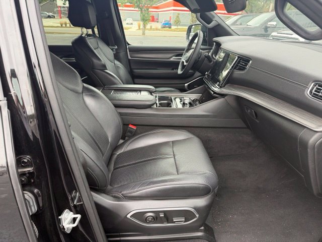 Used 2024 Jeep Wagoneer Series III AWD/4WD image 6