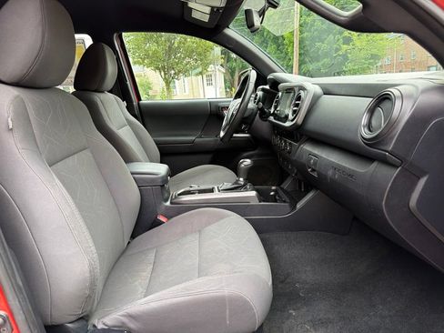 Used 2017 Toyota Tacoma TRD Sport w/ Tow Package (A/T) AWD/4WD image 27