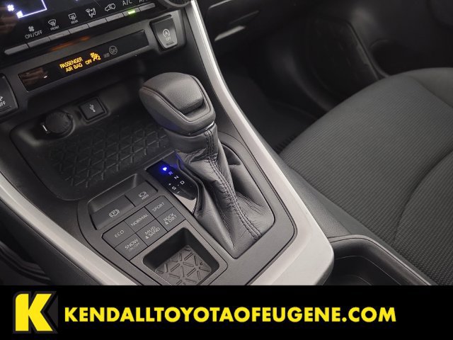 Used 2021 Toyota RAV4 LE AWD/4WD image 17