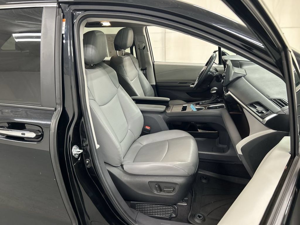 Used 2024 Toyota Sienna XLE w/ XLE Plus Package AWD/4WD image 25