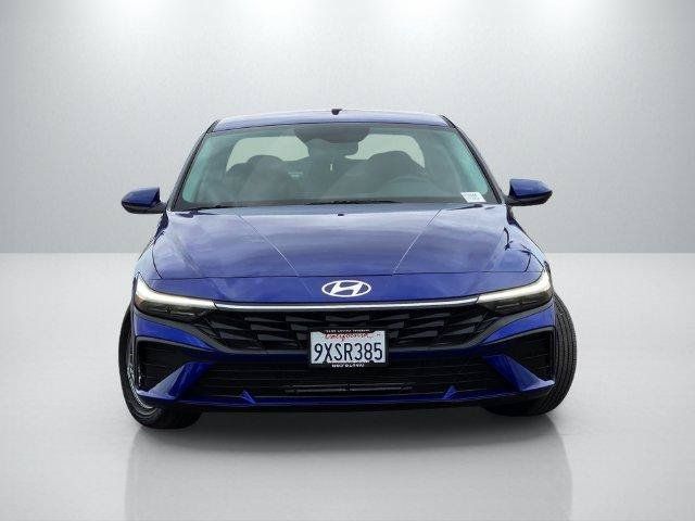 Used 2026 Hyundai Elantra SE FWD image 2