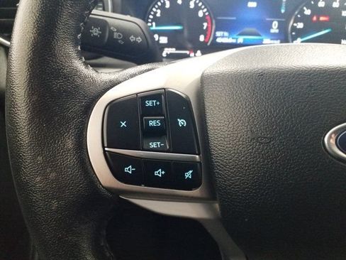 Used 2023 Ford Explorer XLT w/ Equipment Group 202A AWD/4WD image 4