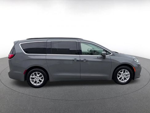 Used 2022 Chrysler Pacifica Touring-L FWD image 16