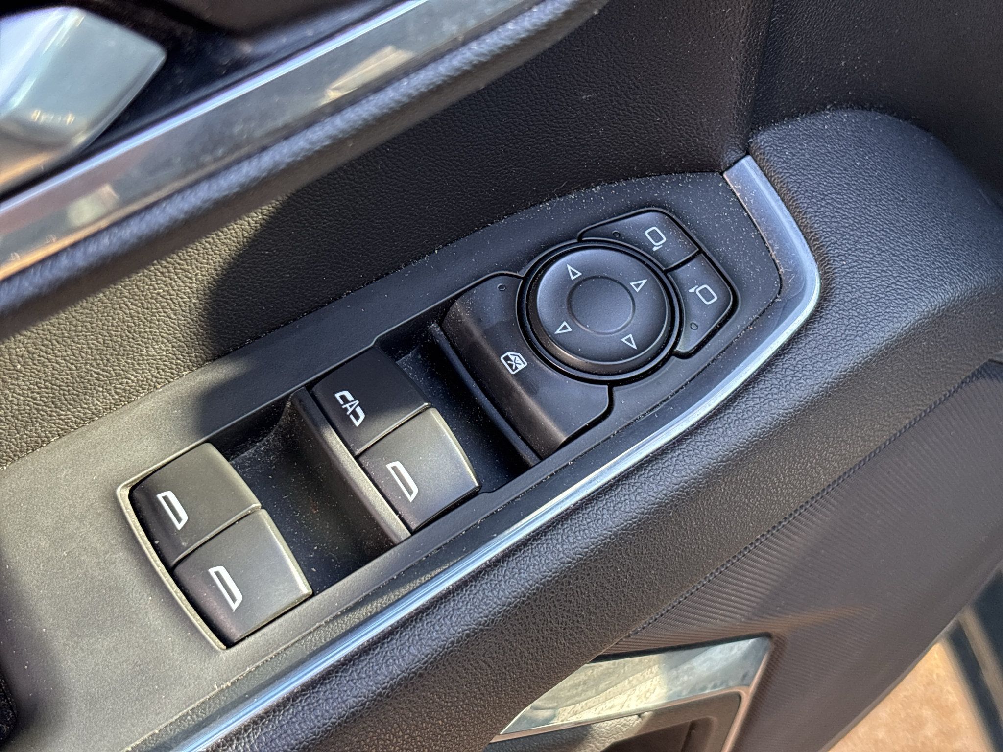 Used 2025 Chevrolet Silverado 1500 LT AWD/4WD image 14