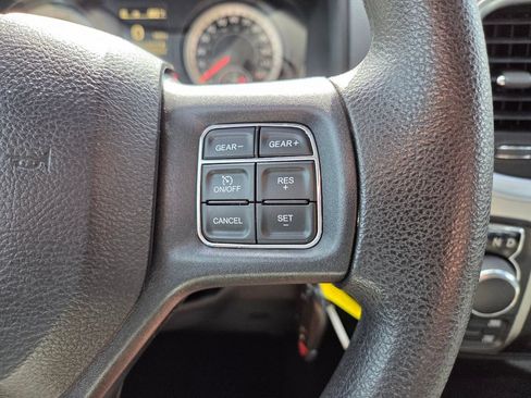 Used 2019 RAM 1500 Classic SLT AWD/4WD image 32
